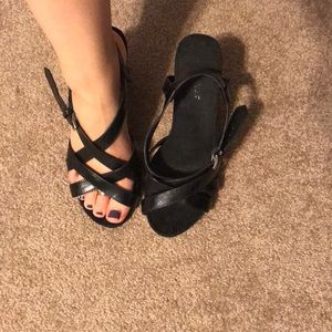 Black wedges
